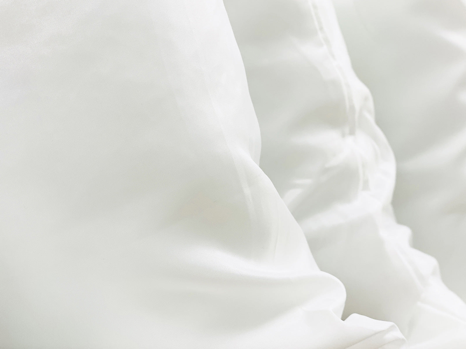 柔らかい枕とは?メリット・デメリットと枕の選び方や素材別の特徴も解説