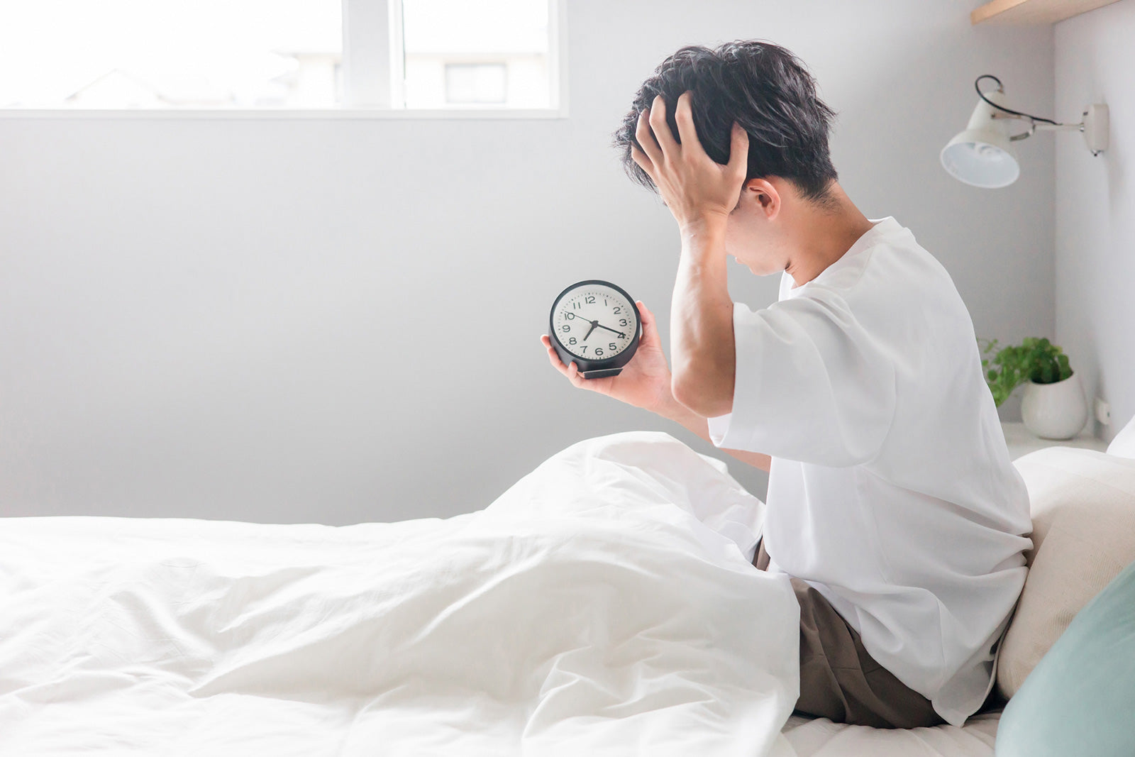 二度寝は脳にダメージを与える？影響や原因、睡眠環境の整え方などの対策方法を解説