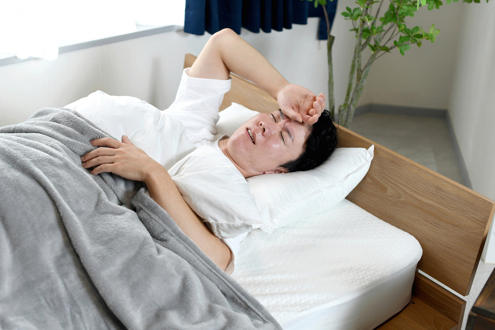 早く起きてしまったとき、二度寝はOK？ 早朝に起きてしまう原因と対策方法を解説
