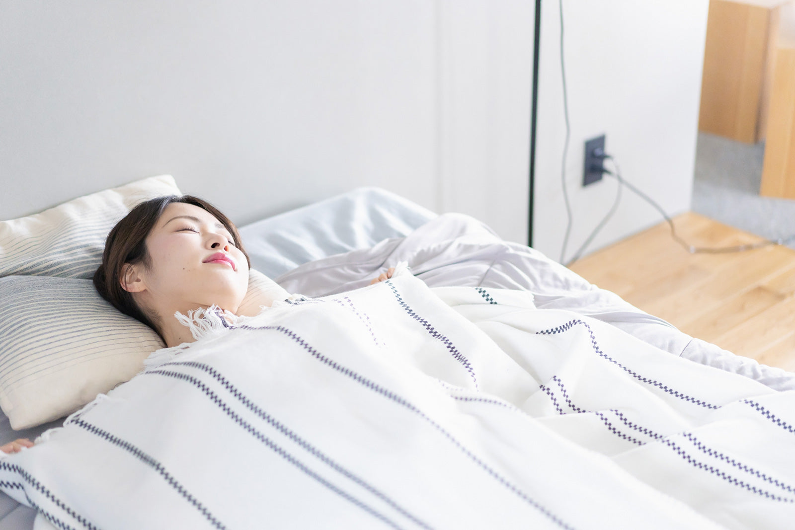寝返りを打たないと睡眠の質が落ちる？原因と対処方法、大人の寝返りが少ない理由を解説